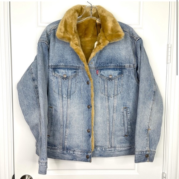 LEVI’S Oversize Reversible Faux Fur & Denim Jacket NEW Size M - Picture 1 of 13